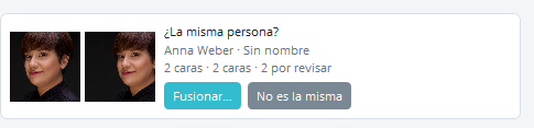 Tarjeta de sugerencia ¿La misma persona? con dos caras una al lado de la otra, los dos nombres, los dos recuentos de caras y los botones Fusionar y No es la misma